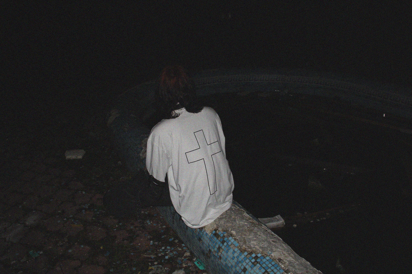 "contre le destin" Mock Neck Tee