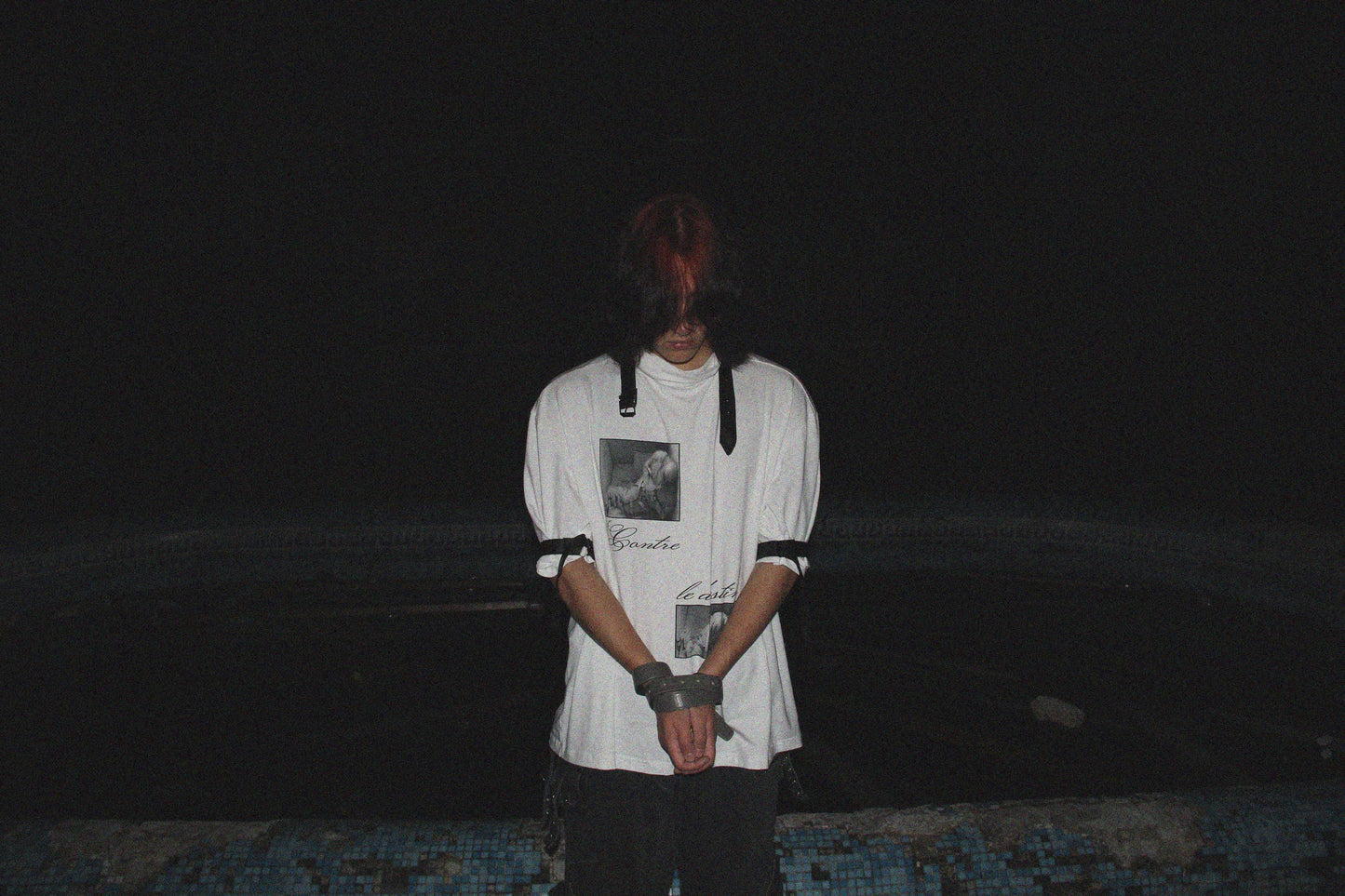"contre le destin" Mock Neck Tee